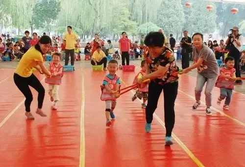 户外亲子游戏100例-户外亲子游戏乐趣多